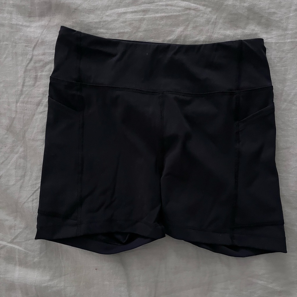 Outdoor voices free form 5” shorts in black